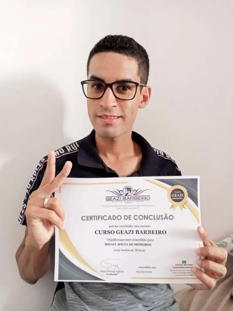 Capa: Curso Geazi Barbeiro: Baixe Agora o Guia Completo!