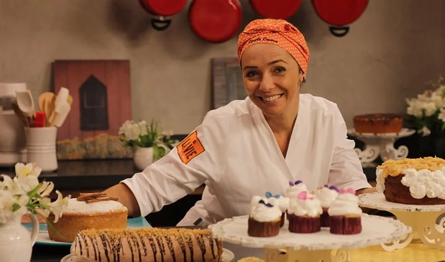 Capa: Carole Crema: Baixe Segredos de Confeiteiro Completo + Massas
